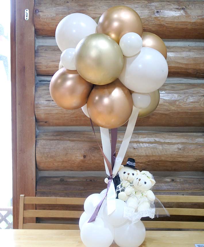 【結婚祝い　入籍祝い　ウェルカムバルーン】<br>ぬいぐるみ付　くまちゃん気球バルーン（卓上タイプ）
